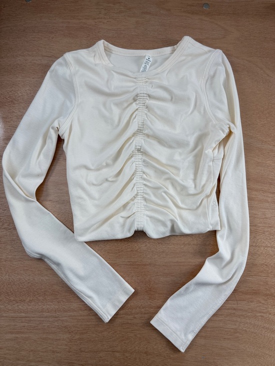 lululemon athletica Tops - lululemon athletica Cream Ruched Center Long Sleeve Crop Top